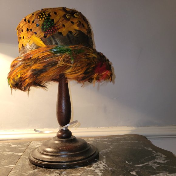 Vintage Feather Hat Circa 1940's - Hills Department Store Manchester NH - Picture 4 of 12